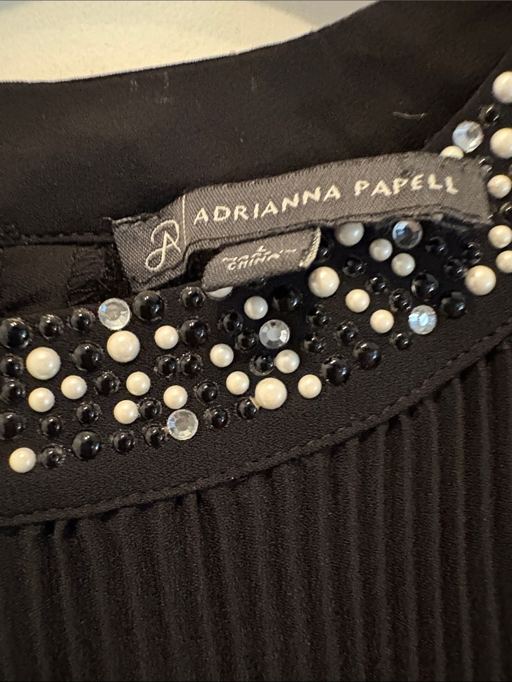 Adrianna Papell Women’s Black Embellished Neck Pleated Women's Top Size Large - Picture 3 of 3